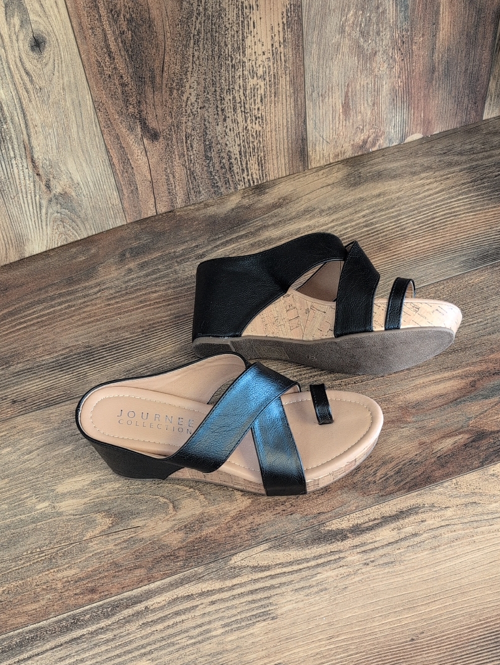 Journee Collection Rayna Black Leather Crossover Wedge Sandals 5 1/2     M401
